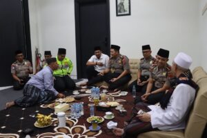 Mbminvestigasi.com | Kapolres Pasuruan Hadiri Pengajian Senenan di Ponpes Ngalah, Ajak Masyarakat Jaga Kamtibmas