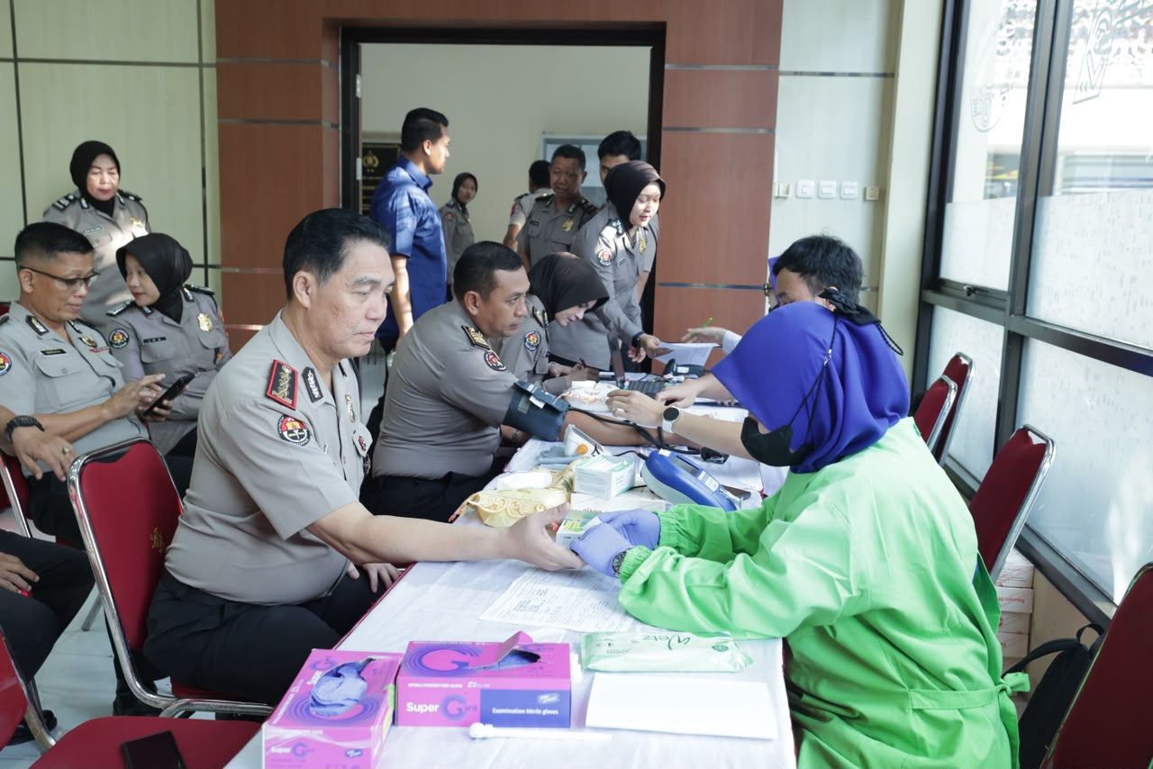 Mbminvestigasi.com | Polda Jatim dan Insan Pers Gelar Donor Darah, Wujud Sinergi Kemanusiaan di Hari Jadi ke-75 Humas Polri Mbminvestigasi.com | Polda Jatim dan Insan Pers Gelar Donor Darah, Wujud Sinergi Kemanusiaan di Hari Jadi ke-75 Humas Polri