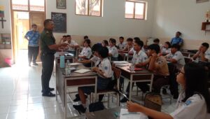 Mbminvestigasi.com | Sambang Almamater, Danramil 03/Serengan Sosialisasi Rekrutmen TNI AD 2027 di SMA Kristen 1 Surakarta