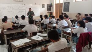 Mbminvestigasi.com | Sambang Almamater, Danramil 03/Serengan Sosialisasi Rekrutmen TNI AD 2027 di SMA Kristen 1 Surakarta