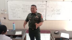 Mbminvestigasi.com | Sambang Almamater, Danramil 03/Serengan Sosialisasi Rekrutmen TNI AD 2027 di SMA Kristen 1 Surakarta