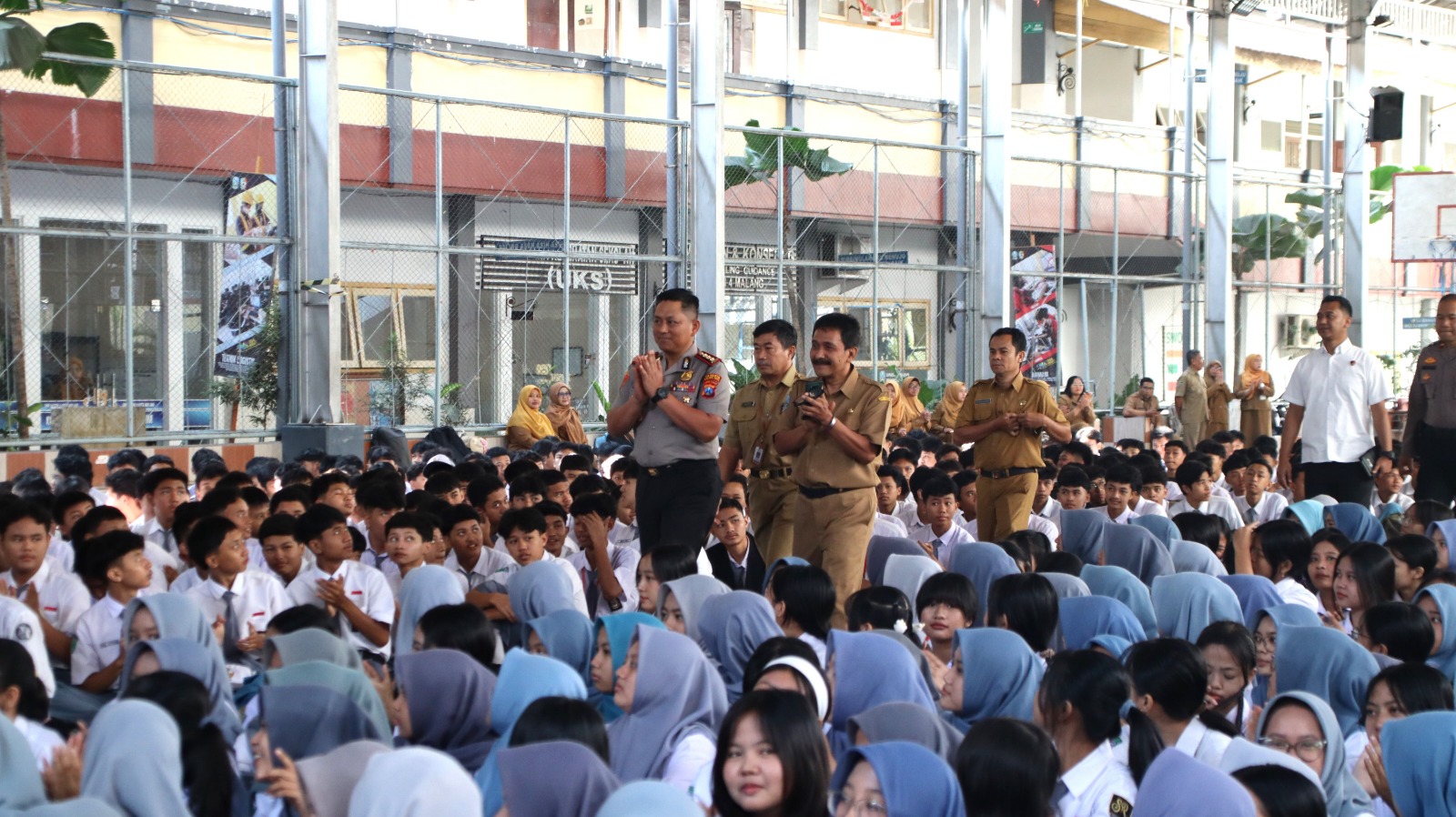 Mbminvestigasi.com | Bentuk Karakter Taat Hukum, Polresta Malang Kota Ajak Pelajar Jadi Generasi Emas Tanpa Kekerasan