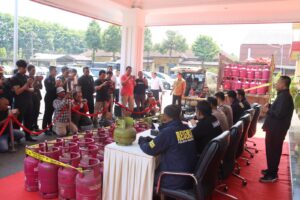 Mbminvestigasi.com | Polres Pasuruan Ungkap Dugaan Penyalahgunaan Pertalite Subsidi, Tersangka Gunakan Lima Barcode MyPertamina Milik Keluarga