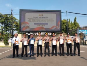 Mbminvestigasi.com | Respons Cepat Tangani Kebakaran Lahan SDHI, Kapolsek Tarokan dan 7 Personel Raih Penghargaan, Damkar Pos Grogol Turut Diapresiasi