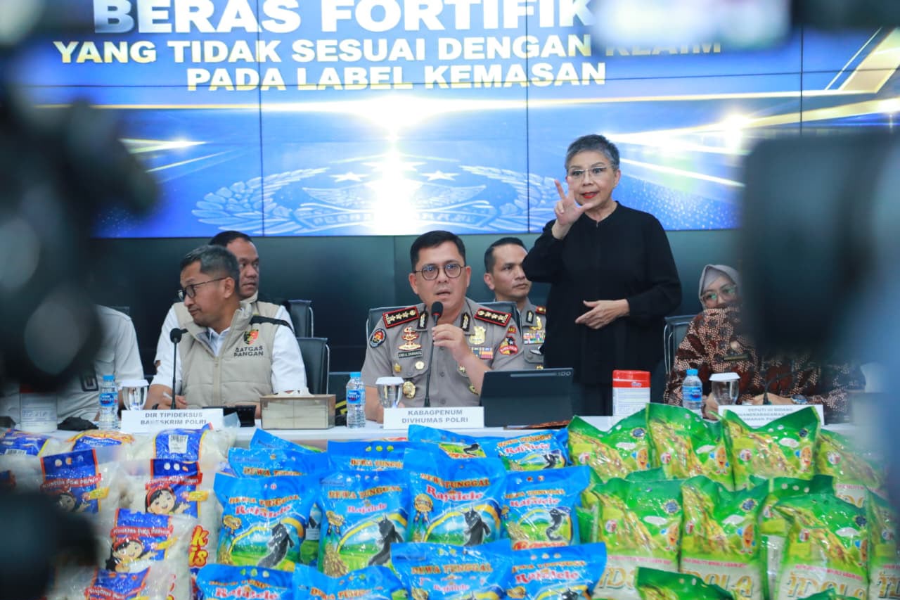 Mbminvestigasi.com | Bareskrim Polri Ungkap Dugaan Beras Fortifikasi Tak Sesuai Label, Sita 1.194 Kemasan Senilai Rp155 Juta Mbminvestigasi.com | Bareskrim Polri Ungkap Dugaan Beras Fortifikasi Tak Sesuai Label, Sita 1.194 Kemasan Senilai Rp155 Juta