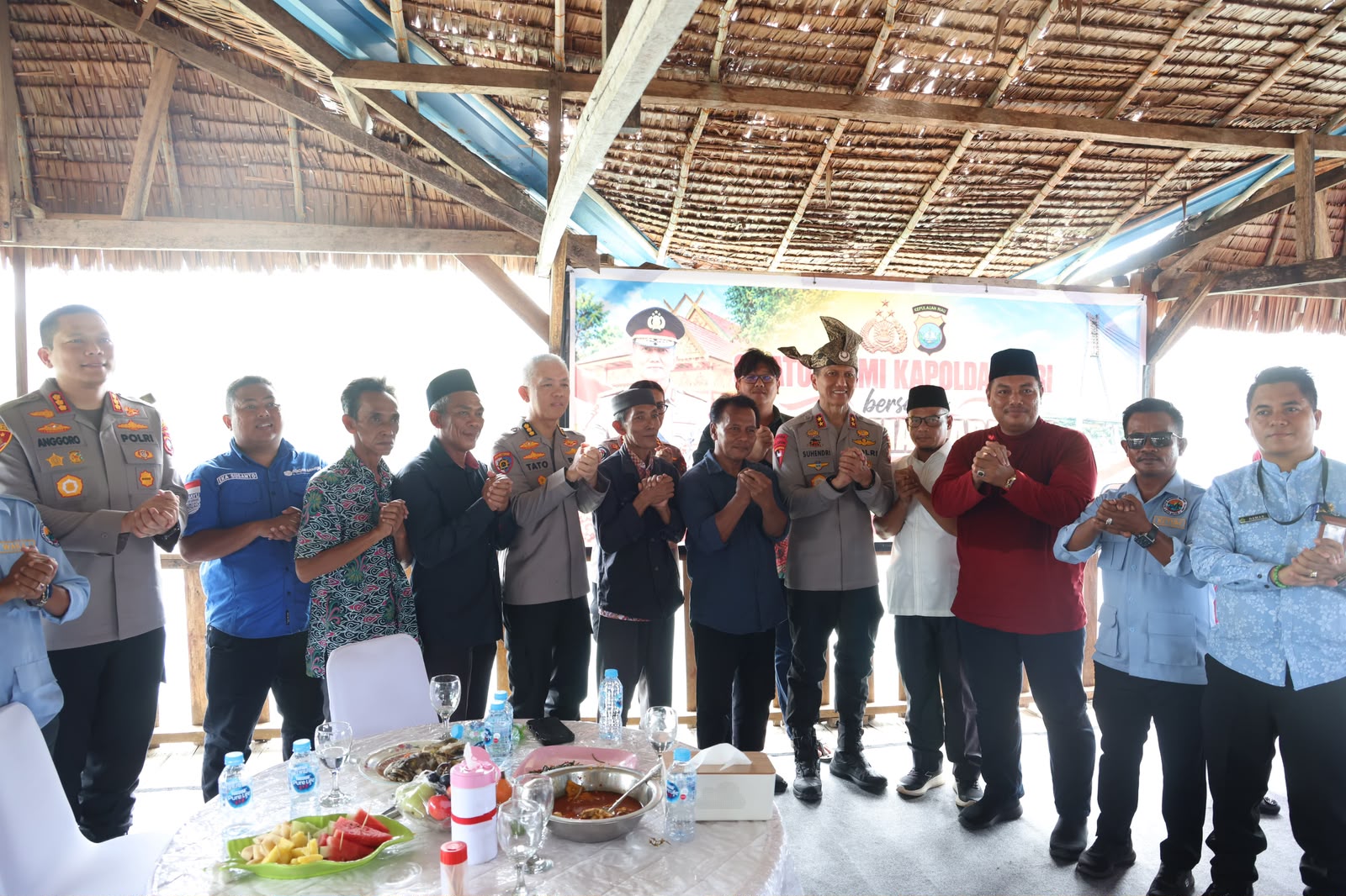 Mbminvestigasi.com | KAPOLDA KEPRI GELAR KUMPUL BERSAMA MASYARAKAT GALANG, PERKUAT KOMUNIKASI DAN KAMTIBMAS Mbminvestigasi.com | KAPOLDA KEPRI GELAR KUMPUL BERSAMA MASYARAKAT GALANG, PERKUAT KOMUNIKASI DAN KAMTIBMAS