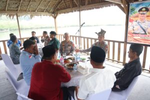 Mbminvestigasi.com | KAPOLDA KEPRI GELAR KUMPUL BERSAMA MASYARAKAT GALANG, PERKUAT KOMUNIKASI DAN KAMTIBMAS