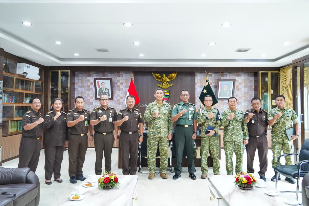 Mbminvestigasi.com | Tim Jaksa Agung Muda Pidana Militer Audiensi dengan Pangdam I/BB di Medan Mbminvestigasi.com | Tim Jaksa Agung Muda Pidana Militer Audiensi dengan Pangdam I/BB di Medan