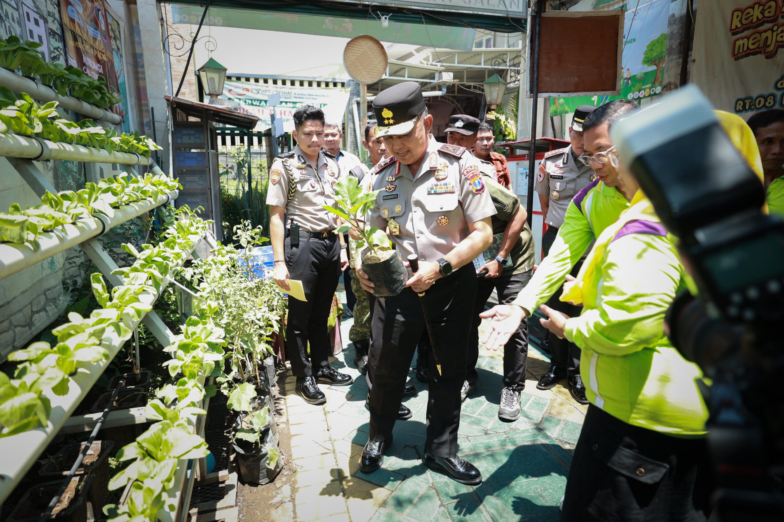 Mbminvestigasi.com | Matangkan Program POLIRAN, Polda Jatim Siapkan Pemberdayaan Masyarakat Berbasis Ketahanan Pangan dan Bank Sampah Mbminvestigasi.com | Matangkan Program POLIRAN, Polda Jatim Siapkan Pemberdayaan Masyarakat Berbasis Ketahanan Pangan dan Bank Sampah