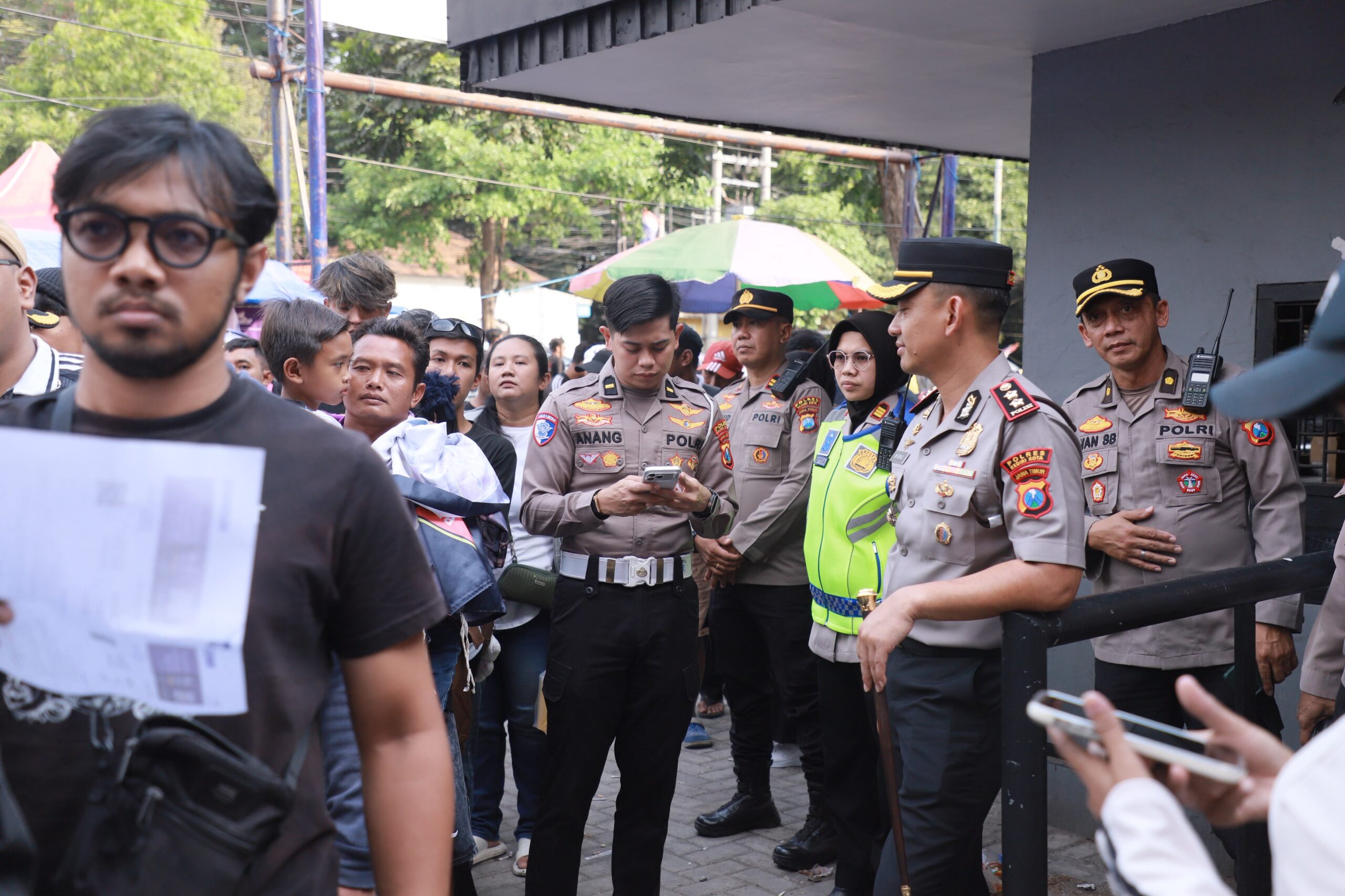 Mbminvestigasi.com | Pastikan Suporter Nyaman, Kapolres Kediri Kota Cek Pengamanan Laga Persik Vs PSS Sleman Mbminvestigasi.com | Pastikan Suporter Nyaman, Kapolres Kediri Kota Cek Pengamanan Laga Persik Vs PSS Sleman