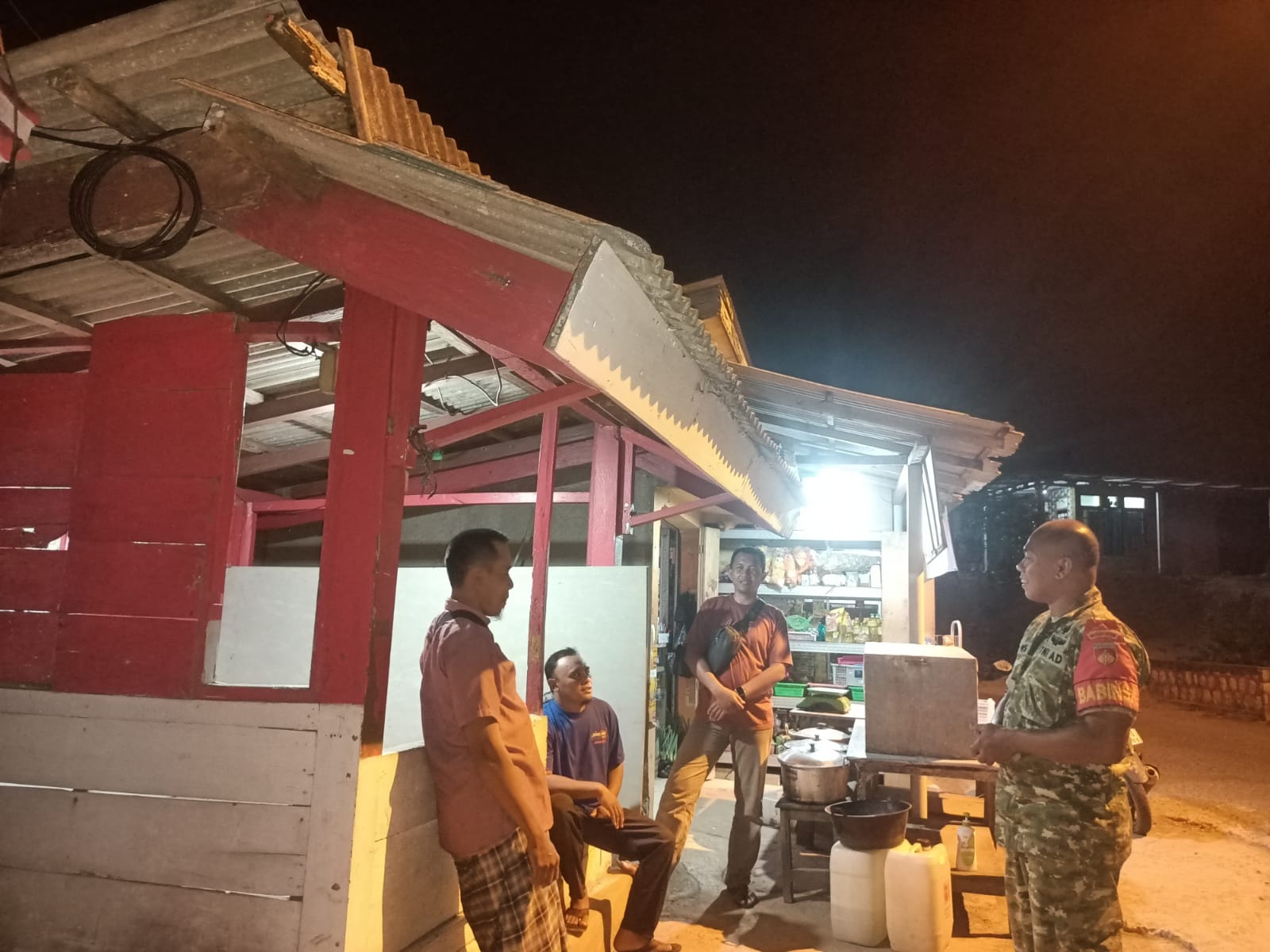 Mbminvestigasi.com | Patroli Malam Babinsa, Jaga Keamanan dan Kondusivitas Wilayah Mbminvestigasi.com | Patroli Malam Babinsa, Jaga Keamanan dan Kondusivitas Wilayah