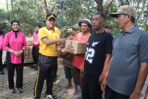 Mbminvestigasi.com | Green Policing, Polres Pasuruan Ajak Masyarakat Jaga Kelestarian Lingkungan di Hutan Kota Bangil