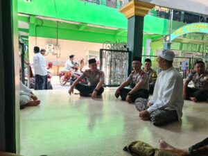 Mbminvestigasi.com | Lewat Jumat Keliling, Kapolres Kediri Kota Ajak Warga Tak Mudah Percaya Berita Hoaks