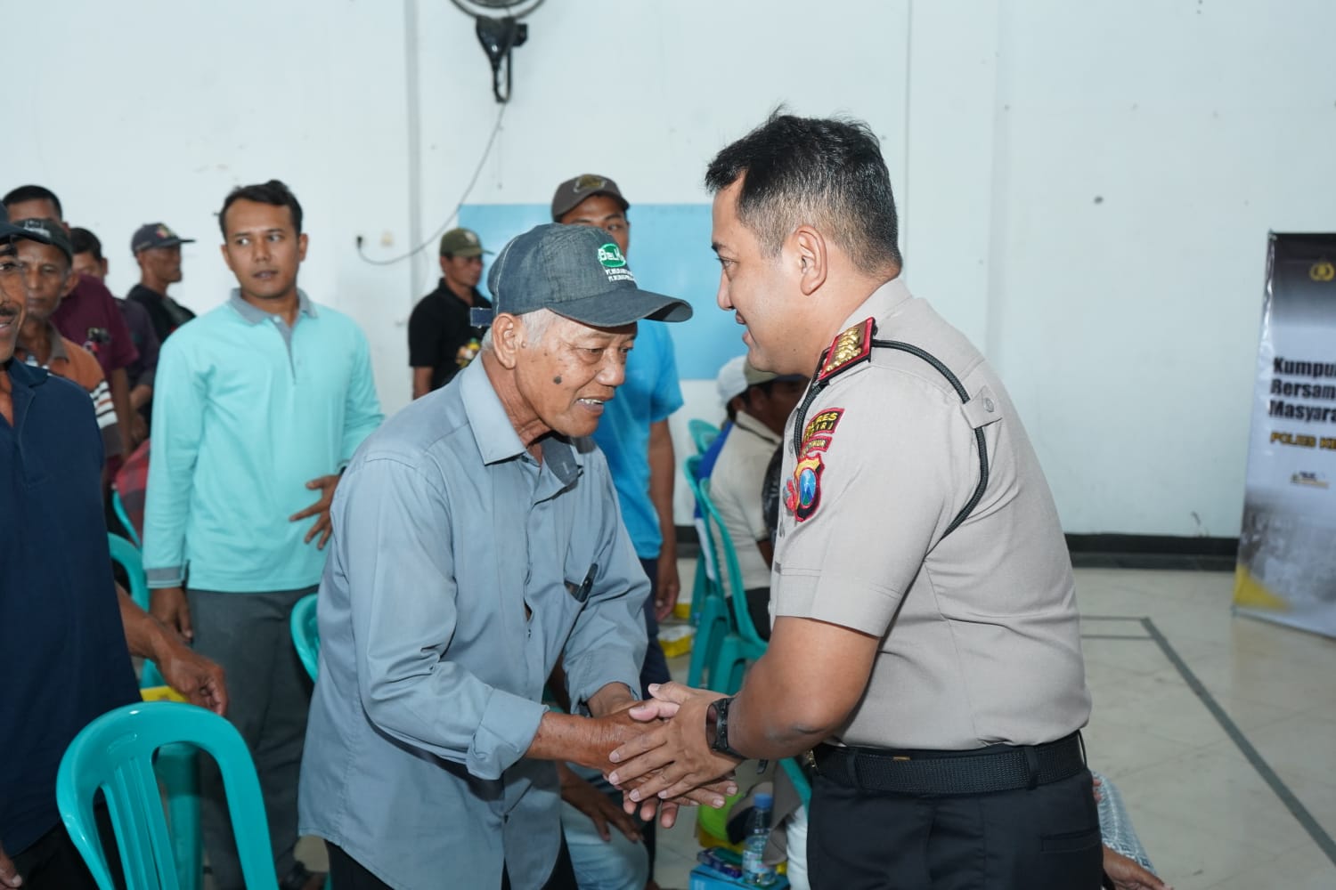 Mbminvestigasi.com | Kapolres Kediri Dorong Kemandirian Ekonomi di Desa Melalui Program Poliran Mbminvestigasi.com | Kapolres Kediri Dorong Kemandirian Ekonomi di Desa Melalui Program Poliran