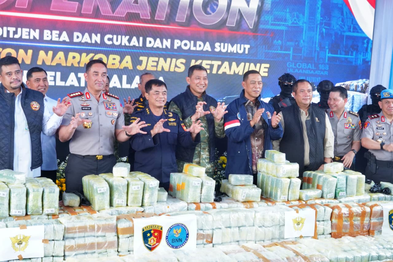 Mbminvestigasi.com | Pangdam I/BB Hadiri Pengungkapan 1.160 Paket Ketamine di Kapal Tanker Global 168 Mbminvestigasi.com | Pangdam I/BB Hadiri Pengungkapan 1.160 Paket Ketamine di Kapal Tanker Global 168