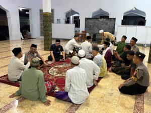 Mbminvestigasi.com | Subuh Keliling di Masjid Darunnajach, Kapolres Kediri Kota Ajak Warga Jaga Kamtibmas dan Manfaatkan Layanan 110