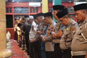 Mbminvestigasi.com | Kapolres Pasuruan Ajak Warga Jaga Kamtibmas Lewat Subuh Keliling di Masjid Cheng Hoo