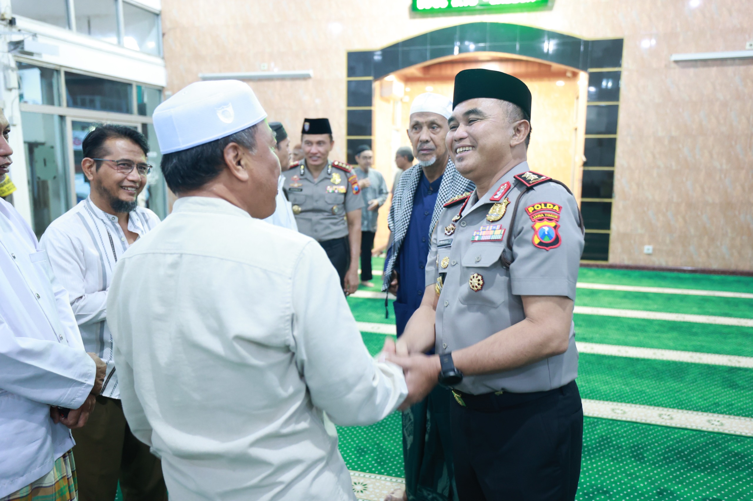 Mbminvestigasi.com | Kapolda Jatim Gelar Suling di Gayungsari Ajak Warga Berantas Narkoba dan Jaga Kamtibmas Mbminvestigasi.com | Kapolda Jatim Gelar Suling di Gayungsari Ajak Warga Berantas Narkoba dan Jaga Kamtibmas