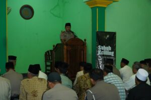 Mbminvestigasi.com | Subuh Keliling, Kapolres Kediri Perkuat Peran Warga Jaga Kamtibmas