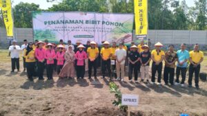 Mbminvestigasi.com | Polres Kediri Tanam Puluhan Bibit Pohon Dukung Kelestarian Alam Wujudkan Program Green Policing Kapolri