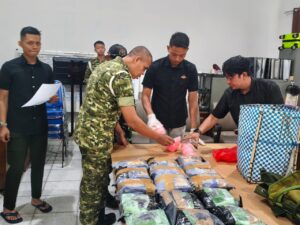 Mbminvestigasi.com | Satgas Yonarmed 19/Bogani Gagalkan Penyelundupan 32,2452 KG Sabu dan 4.867 Butir Ekstasi di Perbatasan RI–Malaysia