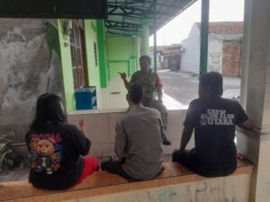 Mbminvestigasi.com | Serka Sudiyono, Sambangin Warga Sambil Dengarkan Aspirasi dan Tekankan Jaga Kondusif Wilayah Mbminvestigasi.com | Serka Sudiyono, Sambangin Warga Sambil Dengarkan Aspirasi dan Tekankan Jaga Kondusif Wilayah