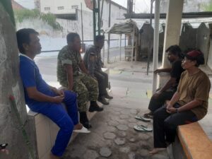 Mbminvestigasi.com | Serka Sudiyono, Sambangin Warga Sambil Dengarkan Aspirasi dan Tekankan Jaga Kondusif Wilayah