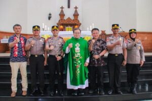 Mbminvestigasi.com | Minggu Kasih Kapolri, Kapolres Pasuruan Pererat Silaturahmi dengan Jemaat Gereja Santa Theresia Pandaan