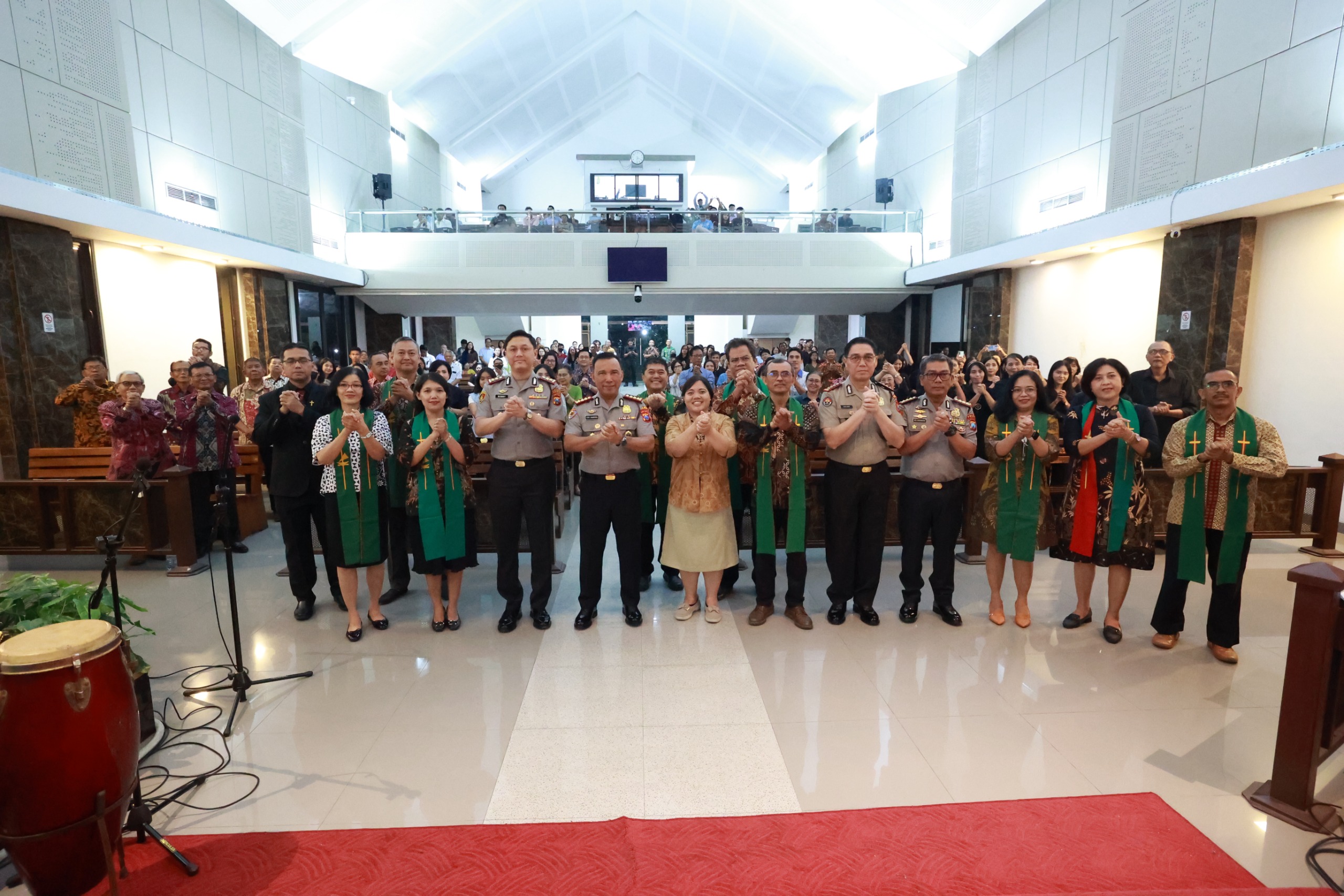 Mbminvestigasi.com | Wakapolda Jatim Gelar Minggu Kasih di GKJW Waru Sidoarjo, Ingatkan Bahaya Hoaks dan Bullying