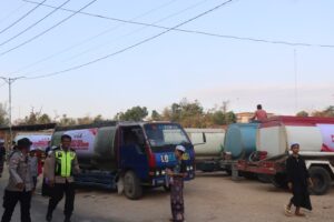 Mbminvestigasi.com | Tanggap Kemarau Panjang, Polres Sampang Distribusikan 120 Ribu Liter Air Bersih