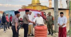 Mbminvestigasi.com | Tanggap Kemarau Panjang, Polres Sampang Distribusikan 120 Ribu Liter Air Bersih
