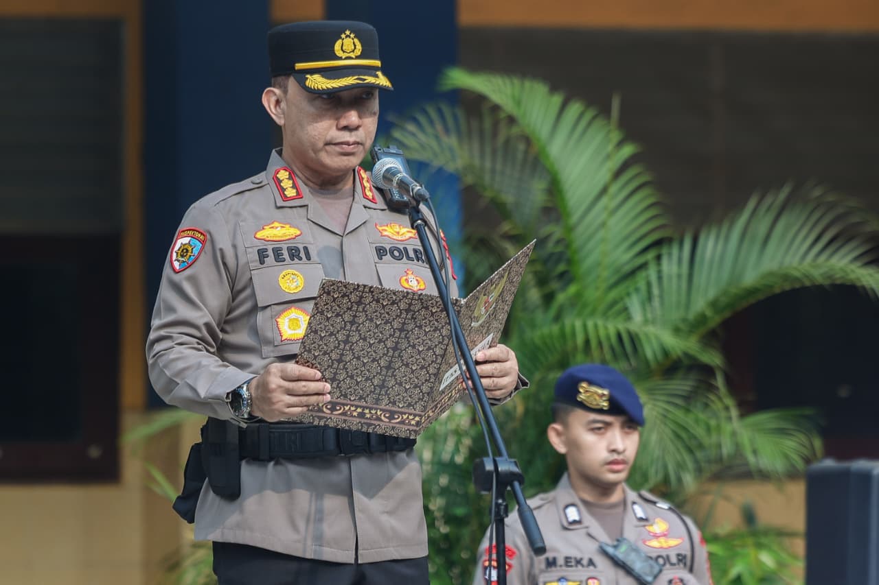 Mbminvestigasi.com | Polisi Peduli Pendidikan: Polda Jatim Hadirkan ‘Polisi Jogo Sekolah’ Wujudkan Lingkungan Pelajar Aman Tanpa Kekerasan Mbminvestigasi.com | Polisi Peduli Pendidikan: Polda Jatim Hadirkan ‘Polisi Jogo Sekolah’ Wujudkan Lingkungan Pelajar Aman Tanpa Kekerasan