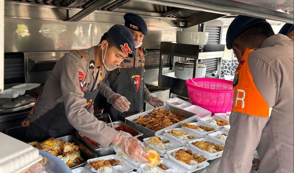 Mbminvestigasi.com | Tanggap Karhutla, Brimob Polda Jatim Padukan Operasi SAR dan Aksi Kemanusiaan Mbminvestigasi.com | Tanggap Karhutla, Brimob Polda Jatim Padukan Operasi SAR dan Aksi Kemanusiaan