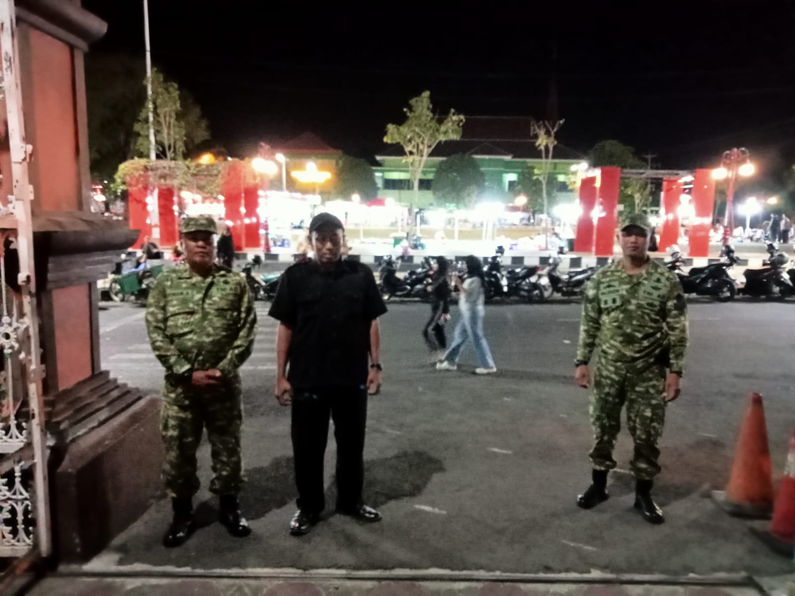 Mbminvestigasi.com | Jaga Kondusivitas Wilayah, Babinsa Wonogiri Kota Gelar Patroli Malam dan Anjangsana