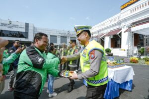 Mbminvestigasi.com | Operasi Patuh Semeru 2026: Polda Jatim Fokus Edukasi Tertib Berkendara Demi Keselamatan di Jalan Raya