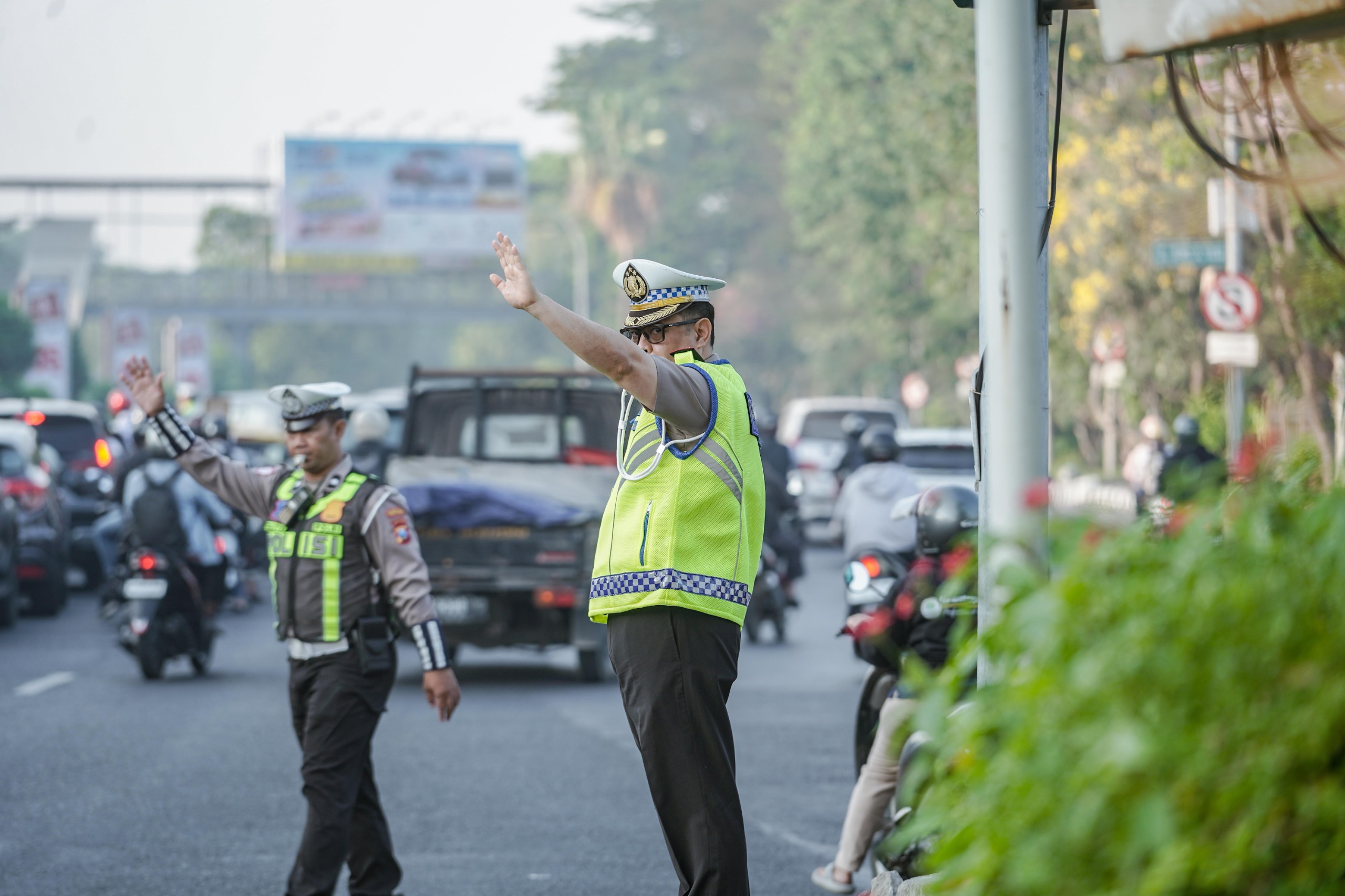 Mbminvestigasi.com | Operasi Patuh Semeru 2026: Polda Jatim Fokus Edukasi Tertib Berkendara Demi Keselamatan di Jalan Raya
