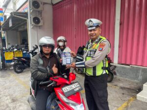 Mbminvestigasi.com | Sapa Warga, Tebar Pesan Keselamatan: Upaya Satlantas Polres Kediri Kota dalam Ops Patuh Semeru
