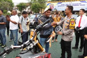 Mbminvestigasi.com | Senyum Sumringah Korban Curanmor,Polres Malang Kembalikan Motor Hasil Operasi Sikat Semeru
