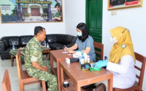 Mbminvestigasi.com | Pastikan Prajurit Tetap Prima, Dr. Sekar Pimpin Cek Kesehatan Gratis di Koramil 22/Slogohimo
