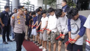 Mbminvestigasi.com | Kapolres Jakbar Kombes Pol Nasriadi Ungkap Tawuran Maut, 19 Orang Diamankan dan Satu DPO Diburu