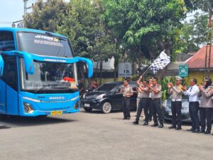 Mbminvestigasi.com | Kapolres Kediri Berangkatkan Ratusan Aktivis ke Apel Kebangsaan Jatim, Tekankan Persatuan
