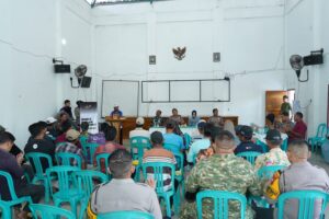 Mbminvestigasi.com | Cegah Gangguan Kamtibmas Sejak Dini, Kapolres Kediri Ajak warga Desa Sekoto kumpul Bersama