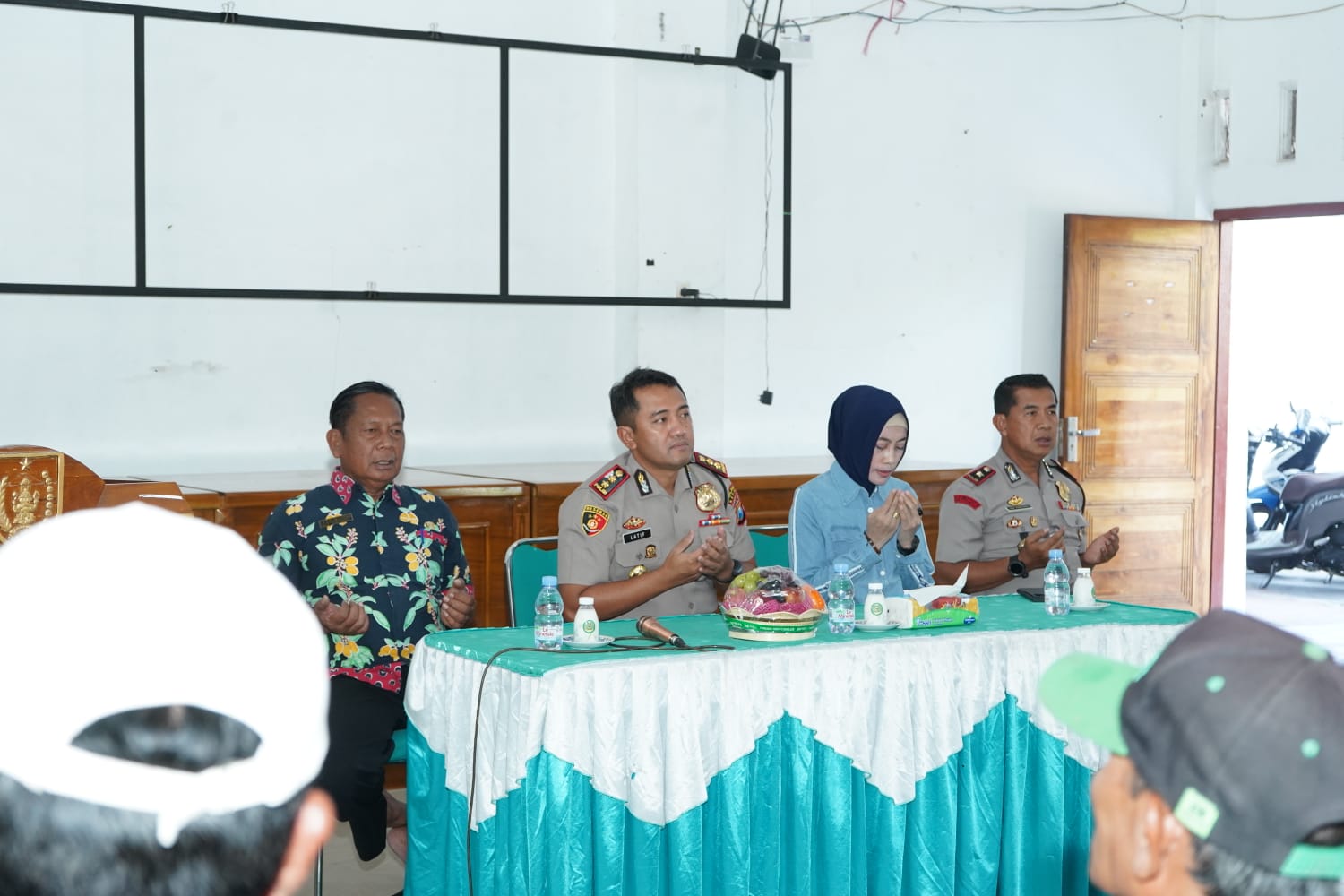 Mbminvestigasi.com | Cegah Gangguan Kamtibmas Sejak Dini, Kapolres Kediri Ajak warga Desa Sekoto kumpul Bersama Mbminvestigasi.com | Cegah Gangguan Kamtibmas Sejak Dini, Kapolres Kediri Ajak warga Desa Sekoto kumpul Bersama