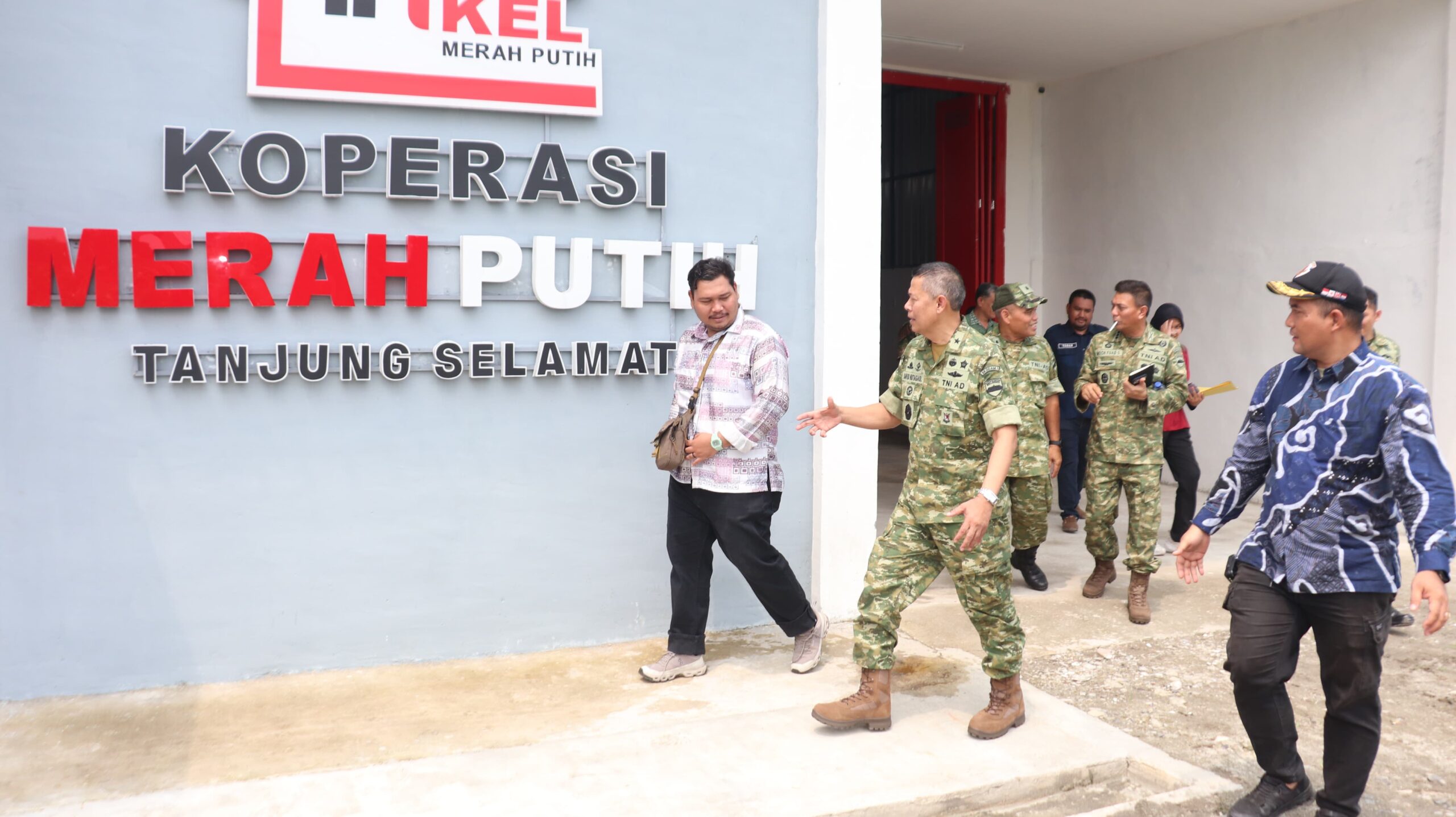 Mbminvestigasi.com | Kodam I/BB Tinjau KDKMP Tanjung Selamat, Pengurus Diminta Siapkan Operasional Mbminvestigasi.com | Kodam I/BB Tinjau KDKMP Tanjung Selamat, Pengurus Diminta Siapkan Operasional