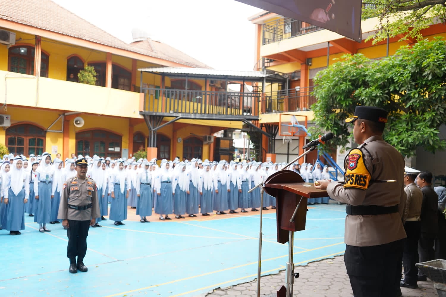 Mbminvestigasi.com | POLINDIK : Polres Kediri Perkuat Pendidikan Karakter Pelajar Cegah Hoaks dan Kenakalan Remaja Mbminvestigasi.com | POLINDIK : Polres Kediri Perkuat Pendidikan Karakter Pelajar Cegah Hoaks dan Kenakalan Remaja