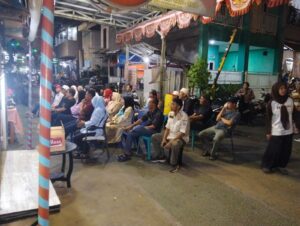 Mbminvestigasi.com | Polisi dan Warga Duduk Bersama, Rembug Warga RW 08 Kebon Bawang Perkuat Upaya Cegah Tawuran