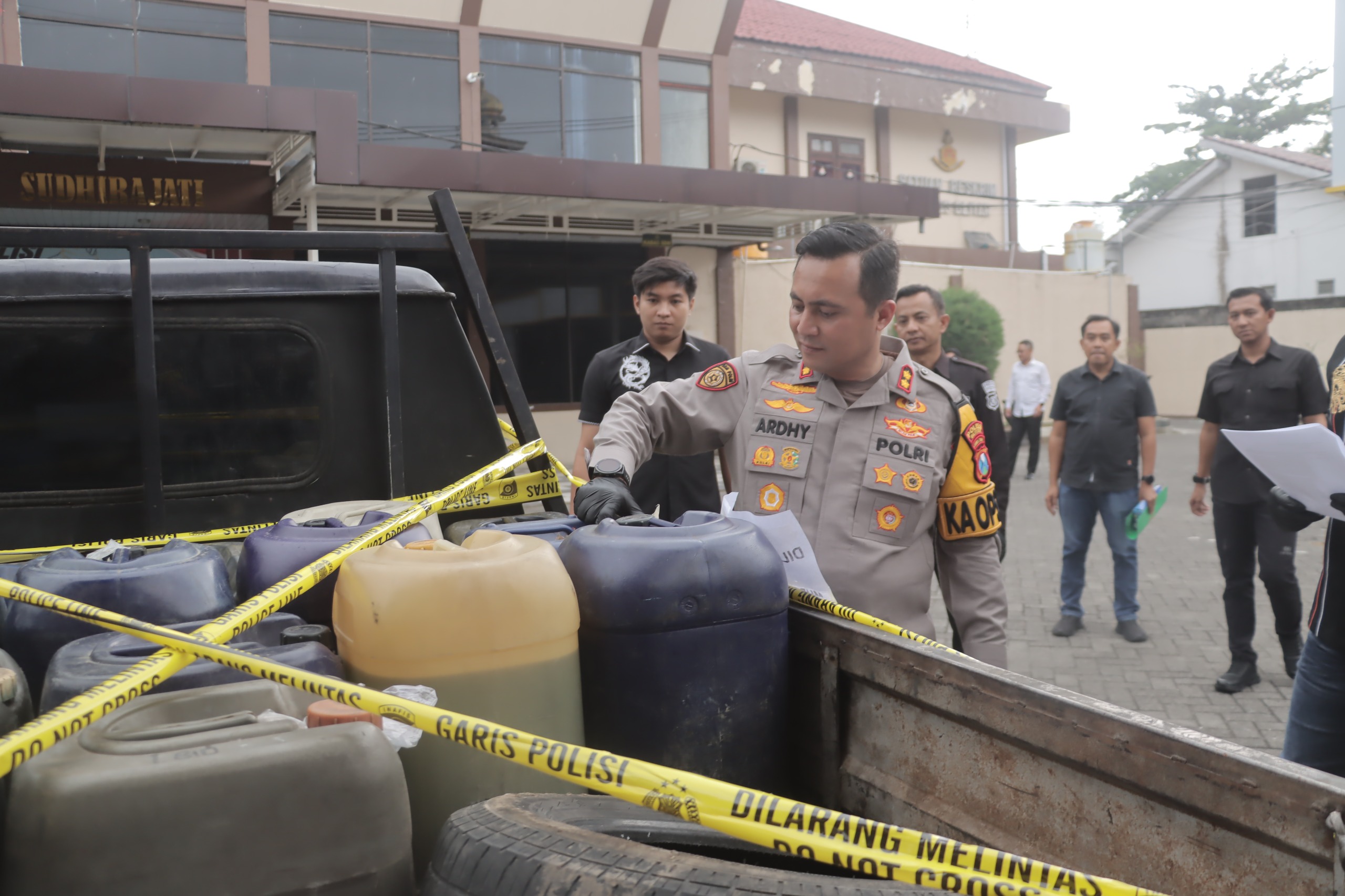 Mbminvestigasi.com | Polres Blitar Ungkap Kasus Dugaan Penimbunan 1.030 Liter BBM Bersubsidi
