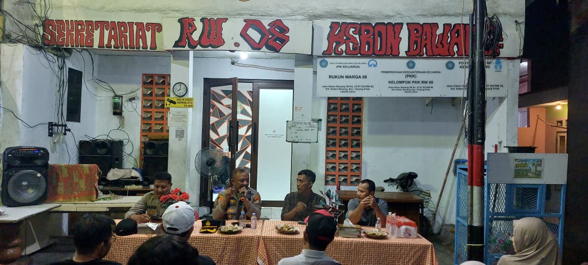 Mbminvestigasi.com | Polisi dan Warga Duduk Bersama, Rembug Warga RW 08 Kebon Bawang Perkuat Upaya Cegah Tawuran Mbminvestigasi.com | Polisi dan Warga Duduk Bersama, Rembug Warga RW 08 Kebon Bawang Perkuat Upaya Cegah Tawuran