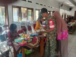 Mbminvestigasi.com | Peran Aktif Babinsa Serengan Dampingan MBG Bumil dan Balita