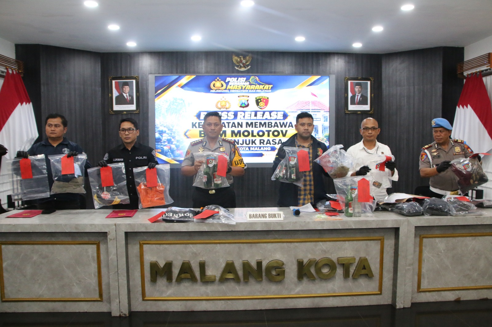 Mbminvestigasi.com | Polresta Malang Kota Gagalkan Rencana Kerusuhan Pasca - Aksi Damai, 12 Tersangka dan 4 Bom Molotov Diamankan